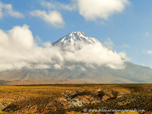 Volcán Licanbur (5920m), desierto de Atacama, Chile