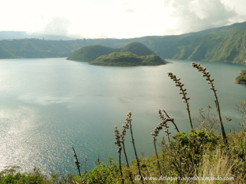 Laguna volcánica Cuicocha. Ecuador