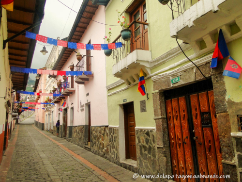 Calle de la Ronda, el barrio artista y bohemio de Quito. Ecuador