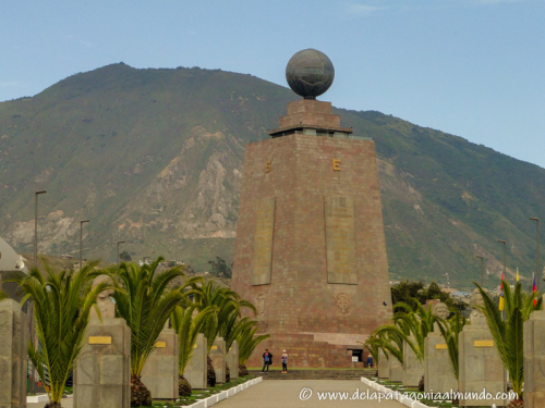 Monumento en la mitad del mundo (línea del ecuador), Ecuador