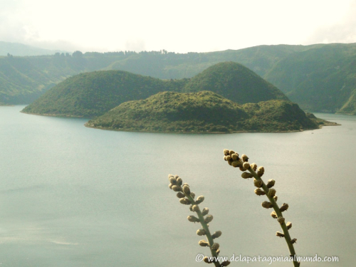 Laguna volcánica Cuicocha. Ecuador